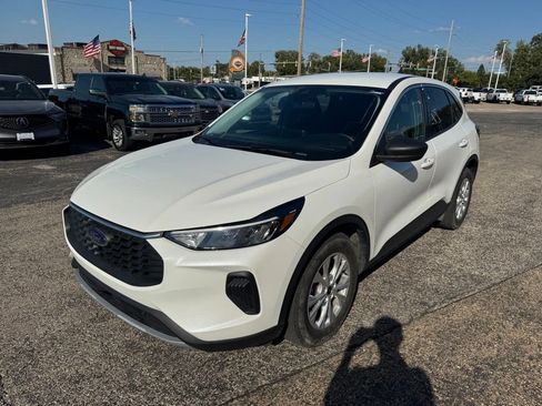 Used 2023 Ford Escape Active w/ Cold Weather Package FWD image 3