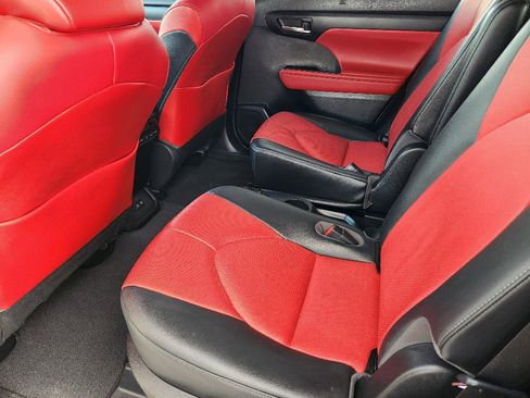 Used 2021 Toyota Highlander XSE image 30