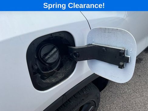 Used 2018 Chevrolet Trax LT w/ Redline Edition AWD/4WD image 18