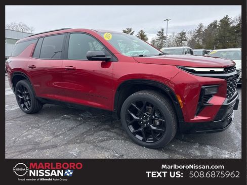 Used 2024 Chevrolet Traverse RS image 1