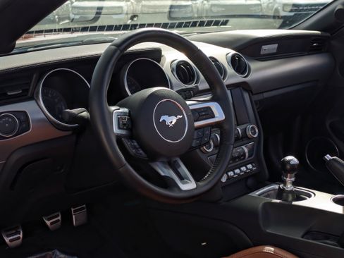 Used 2019 Ford Mustang Premium image 18