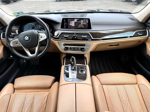 Used 2016 BMW 750i xDrive image 9