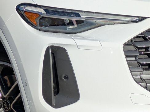 New 2025 Audi Q5 Premium Plus image 16