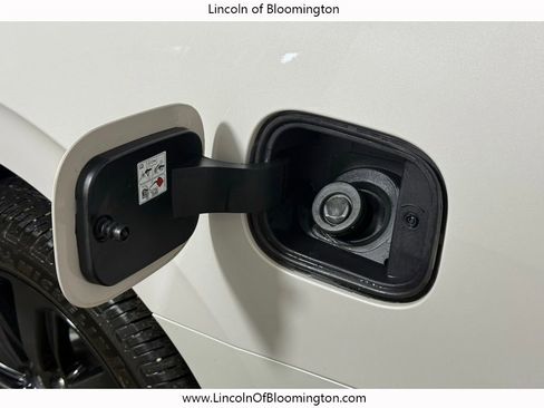 Used 2024 Lincoln Navigator L Reserve image 16