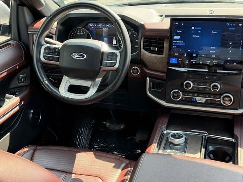 Used 2024 Ford Expedition Limited AWD/4WD image 12