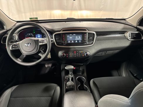 Used 2019 Kia Sorento FWD image 4