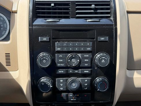 Used 2010 Ford Escape Limited image 25