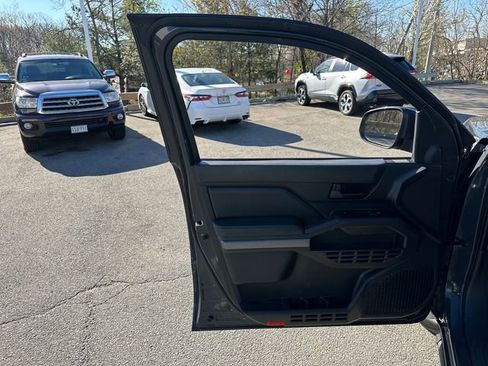 Used 2024 Toyota Tacoma SR5 AWD/4WD image 28