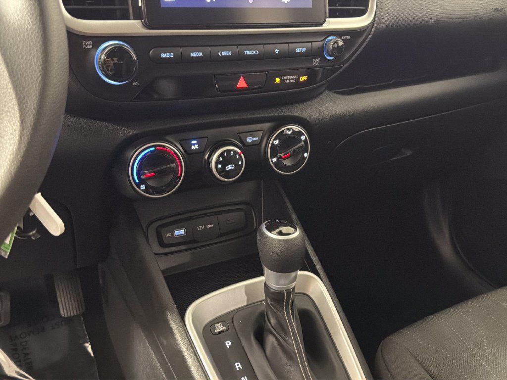Used 2022 Hyundai Venue SE w/ Cargo Package FWD image 23