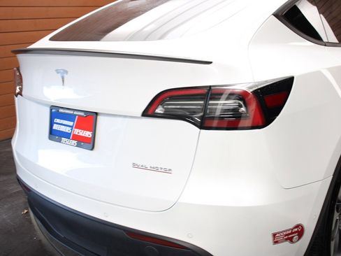 Used 2022 Tesla Model Y Performance image 3