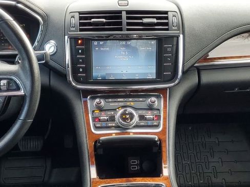 Used 2019 Lincoln Continental Premiere image 31