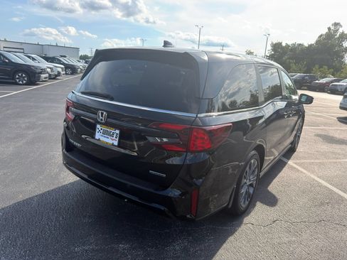 Used 2025 Honda Odyssey Touring image 8