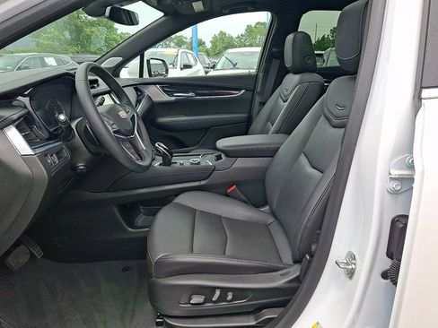 Used 2025 Cadillac XT5 Premium Luxury w/ LPO, Floor Liner Package AWD/4WD image 13
