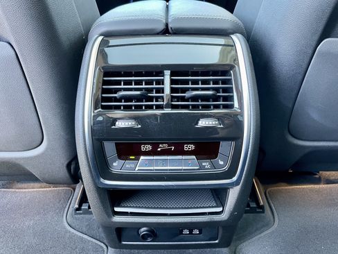 Used 2024 BMW X7 xDrive40i w/ Premium Package AWD/4WD image 26