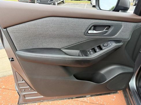 Used 2023 Nissan Rogue SV AWD/4WD image 9