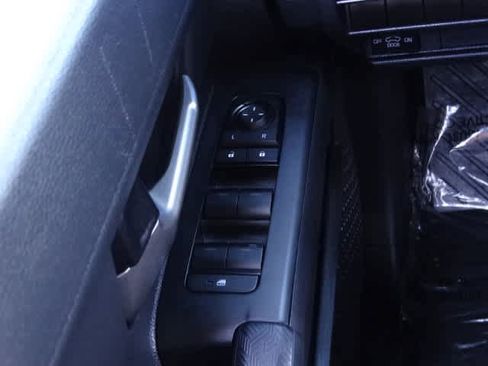 Used 2025 Toyota Tacoma TRD Off-Road image 39