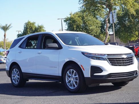 Certified 2024 Chevrolet Equinox LS w/ LS Convenience Package image 4