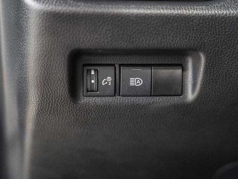 Used 2025 Toyota RAV4 XLE AWD/4WD image 40