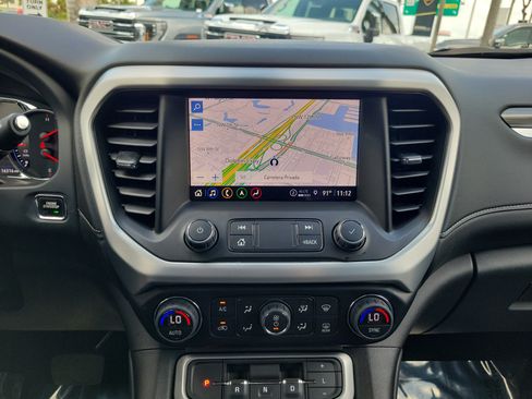 Used 2023 GMC Acadia SLT FWD image 10