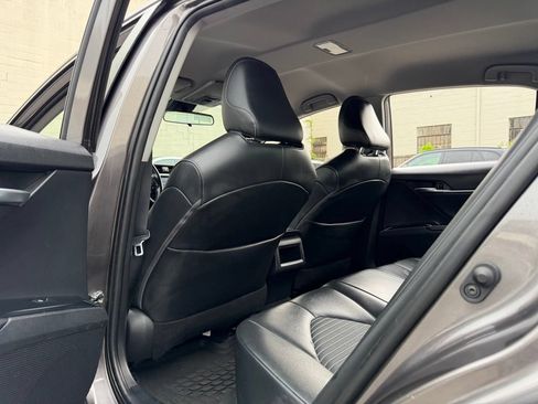 Used 2020 Toyota Camry SE FWD image 14