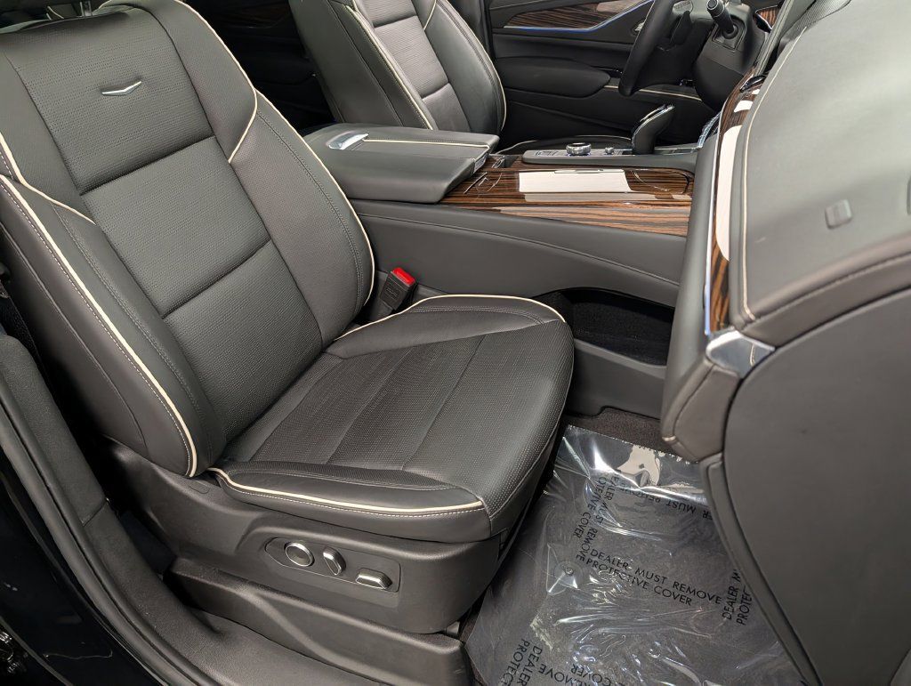 Used 2024 Cadillac Escalade Premium Luxury w/ Performance Package AWD/4WD image 38
