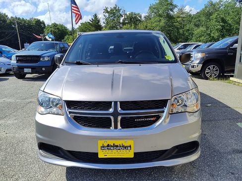 Used 2019 Dodge Grand Caravan SE FWD image 3