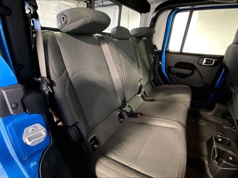 New 2025 Jeep Gladiator Sport image 17