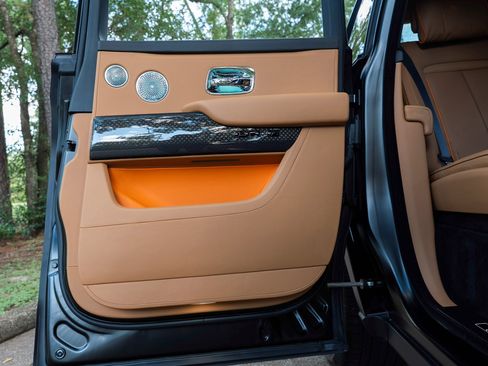 Used 2023 Rolls-Royce Cullinan Black Badge w/ Leather Finishing Pack image 54