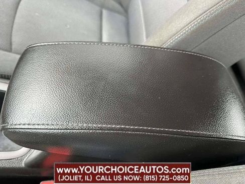 Used 2019 Chevrolet Cruze LT w/ Convenience Package FWD image 29