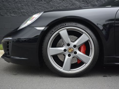 Certified 2018 Porsche 911 Carrera 4S AWD/4WD image 32
