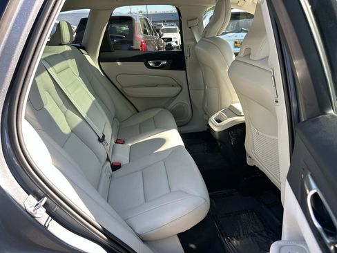Certified 2021 Volvo XC60 T5 Momentum w/ Premium Package image 25