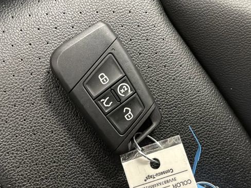 Used 2024 Volkswagen Tiguan SE R-Line AWD/4WD image 30
