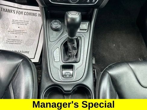 Used 2019 Jeep Cherokee Latitude Plus AWD/4WD image 32