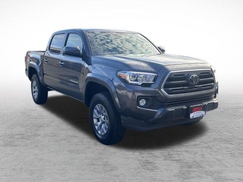 Used 2018 Toyota Tacoma SR5 image 3
