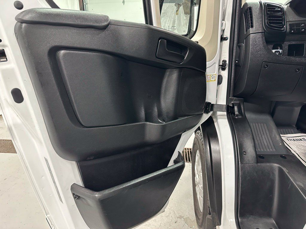 Used 2022 RAM ProMaster 3500 w/ Premium Convenience Group (B) FWD image 8