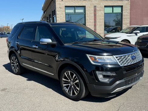Used 2017 Ford Explorer Platinum image 3