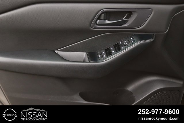Used 2024 Nissan Rogue S AWD/4WD image 10