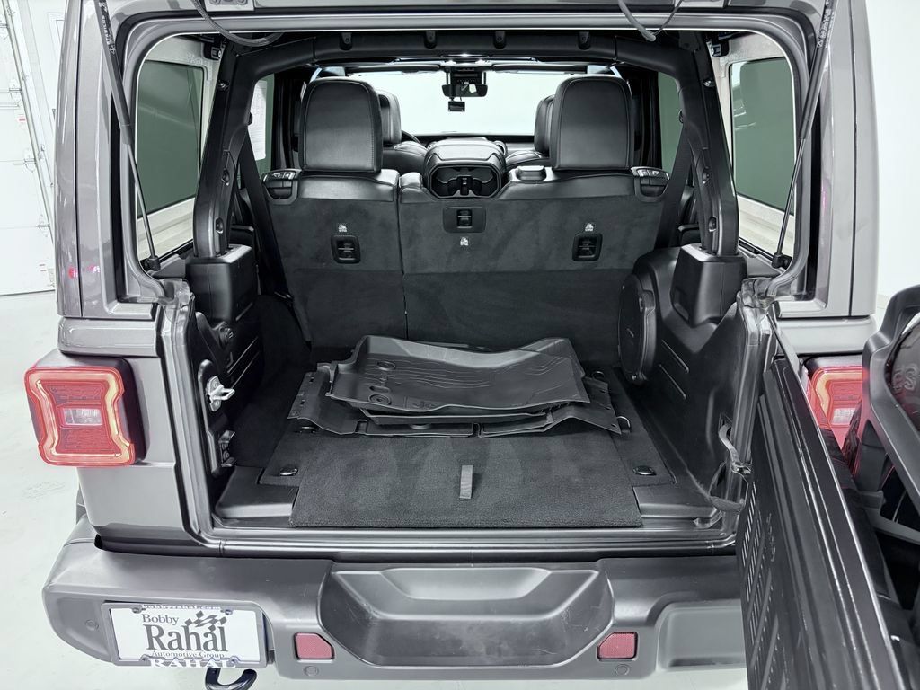 Used 2022 Jeep Wrangler Unlimited Sahara AWD/4WD image 23