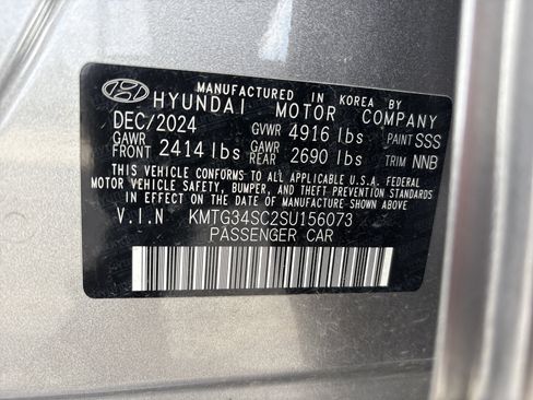 Used 2025 Genesis G70 2.5T image 5