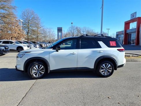 Certified 2024 Nissan Pathfinder SL image 18