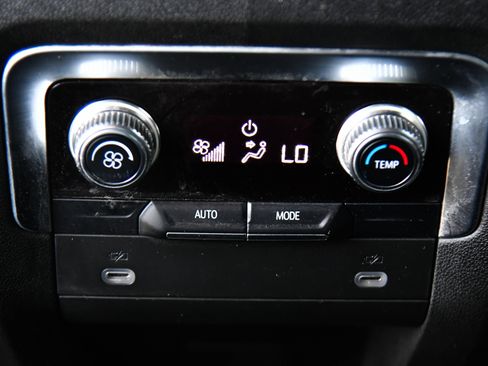 Used 2024 GMC Yukon SLE AWD/4WD image 41