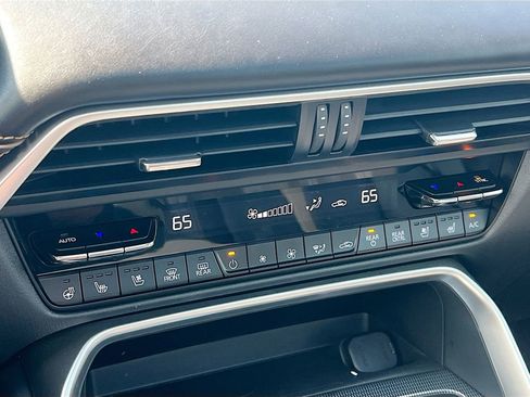 Used 2025 MAZDA CX-70 Plug-In Hybrid w/ Premium Plus image 18