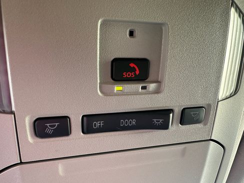 Used 2024 Toyota Highlander LE image 25