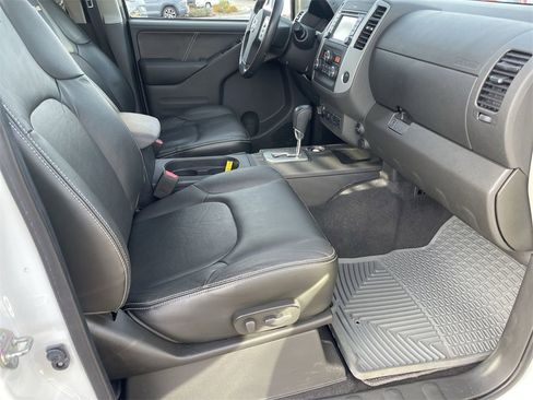 Used 2020 Nissan Frontier PRO-4X image 34