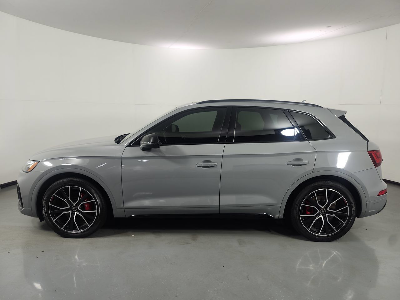 Used 2023 Audi SQ5 Premium Plus w/ Premium Plus Package AWD/4WD image 2