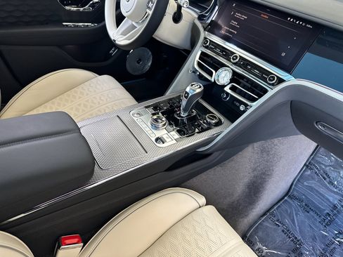 New 2025 Bentley Flying Spur Plug-In Hybrid image 2