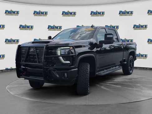 Used 2025 Chevrolet Silverado 2500 LTZ w/ LTZ Plus Package AWD/4WD image 13
