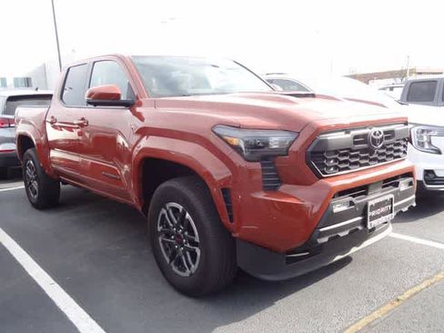 Used 2025 Toyota Tacoma TRD Sport w/ TRD Sport Premium Package image 3