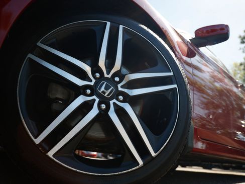 Used 2016 Honda Accord Sport image 30