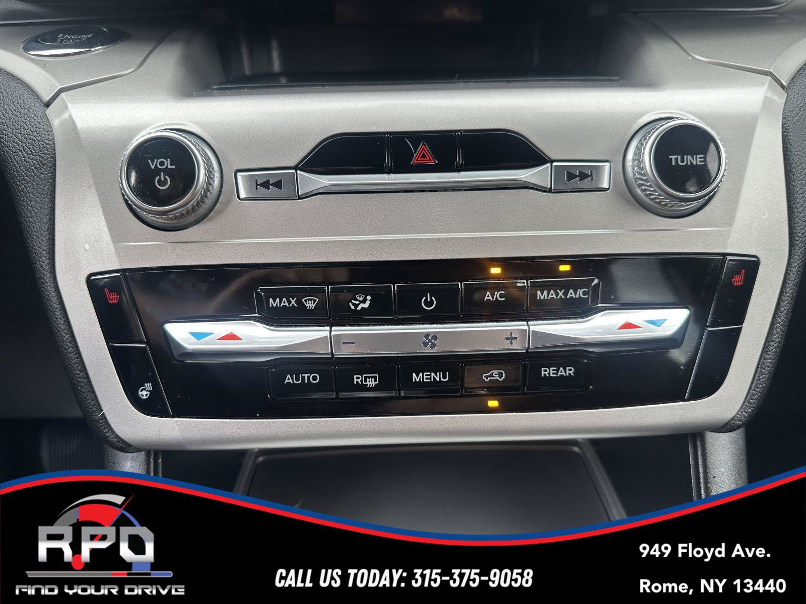 Used 2022 Ford Explorer XLT w/ Equipment Group 202A AWD/4WD image 20